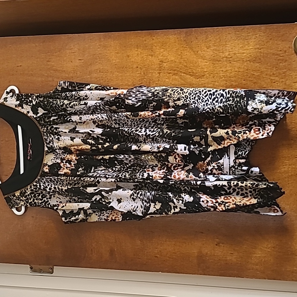 2 for $35 - Claire France Women’s Size 1X Sleeveless Animal Print Top